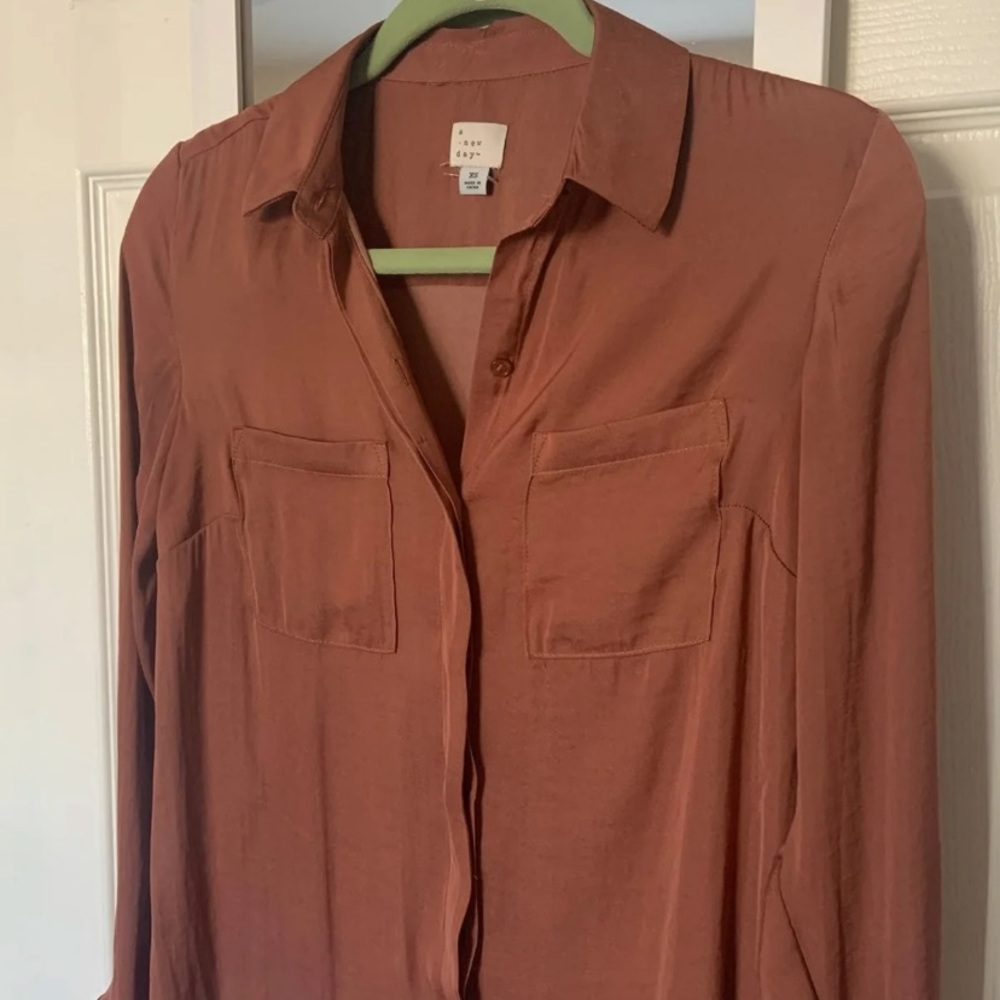 Button down top - Picture 3 of 4
